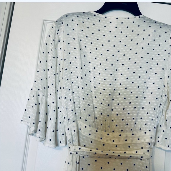 H&M CONSCIOUS RUFFLED FLOWYPOLKA DOT White size 8 - Picture 4 of 8